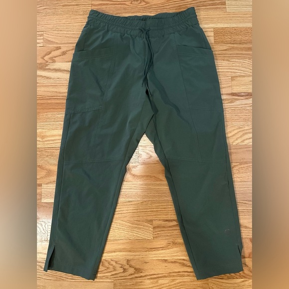 LL Bean Women's VentureStretch Woven Ankle Green Pants - Size Small Peti… - Picture 1 of 14